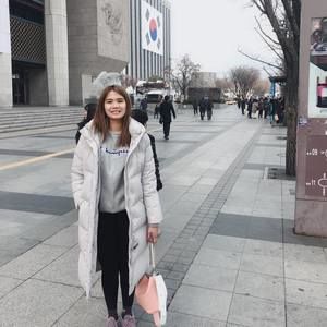 Meet your Posher, Selly